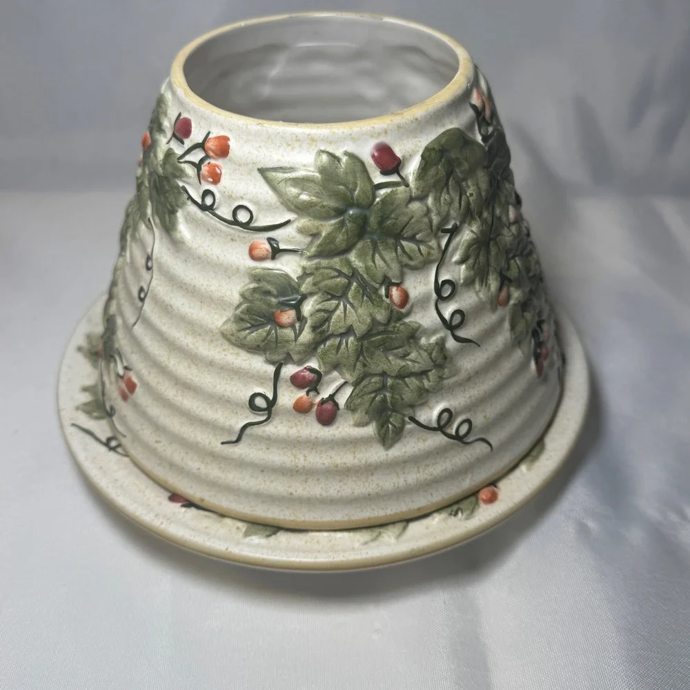 Yankee Candle Ceramic Shade and Tray Set Embossed Leaves Berries Cream Green